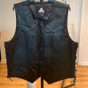 NWOT ARIAN Men’s cow hide leather motorcycle vest black concealed carry Sz. L